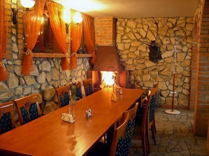 Powidz Lakeside Hotel & Restaurant 외부 사진