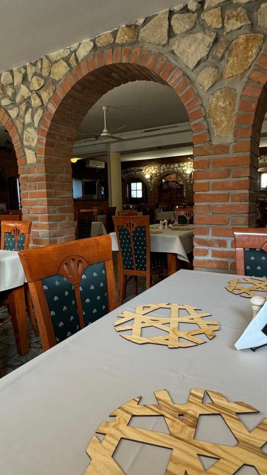 Powidz Lakeside Hotel & Restaurant 외부 사진